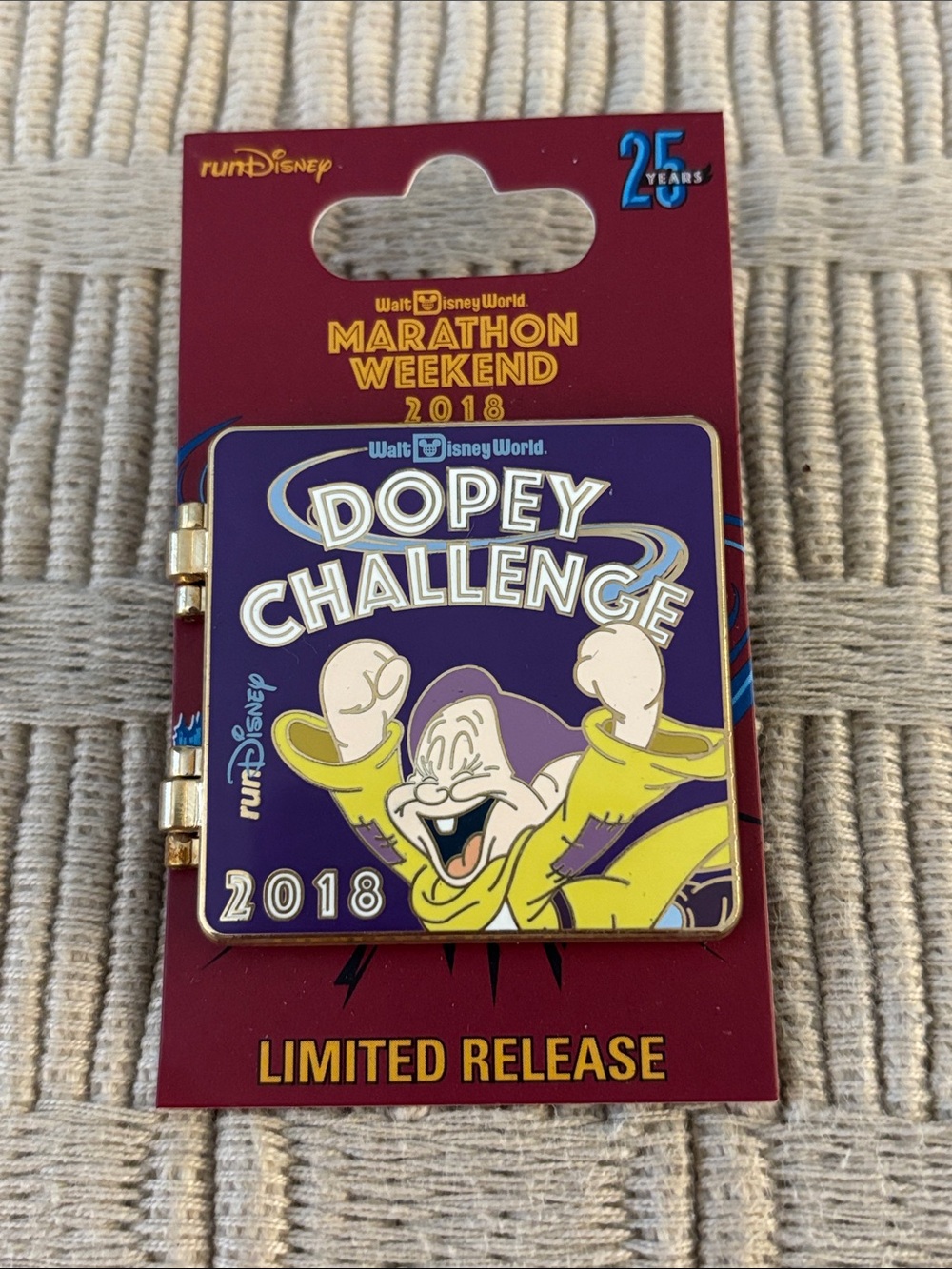 DISNEY 2018 25th Anniversary WDW Marathon Dopey Challenge Hinged Pin